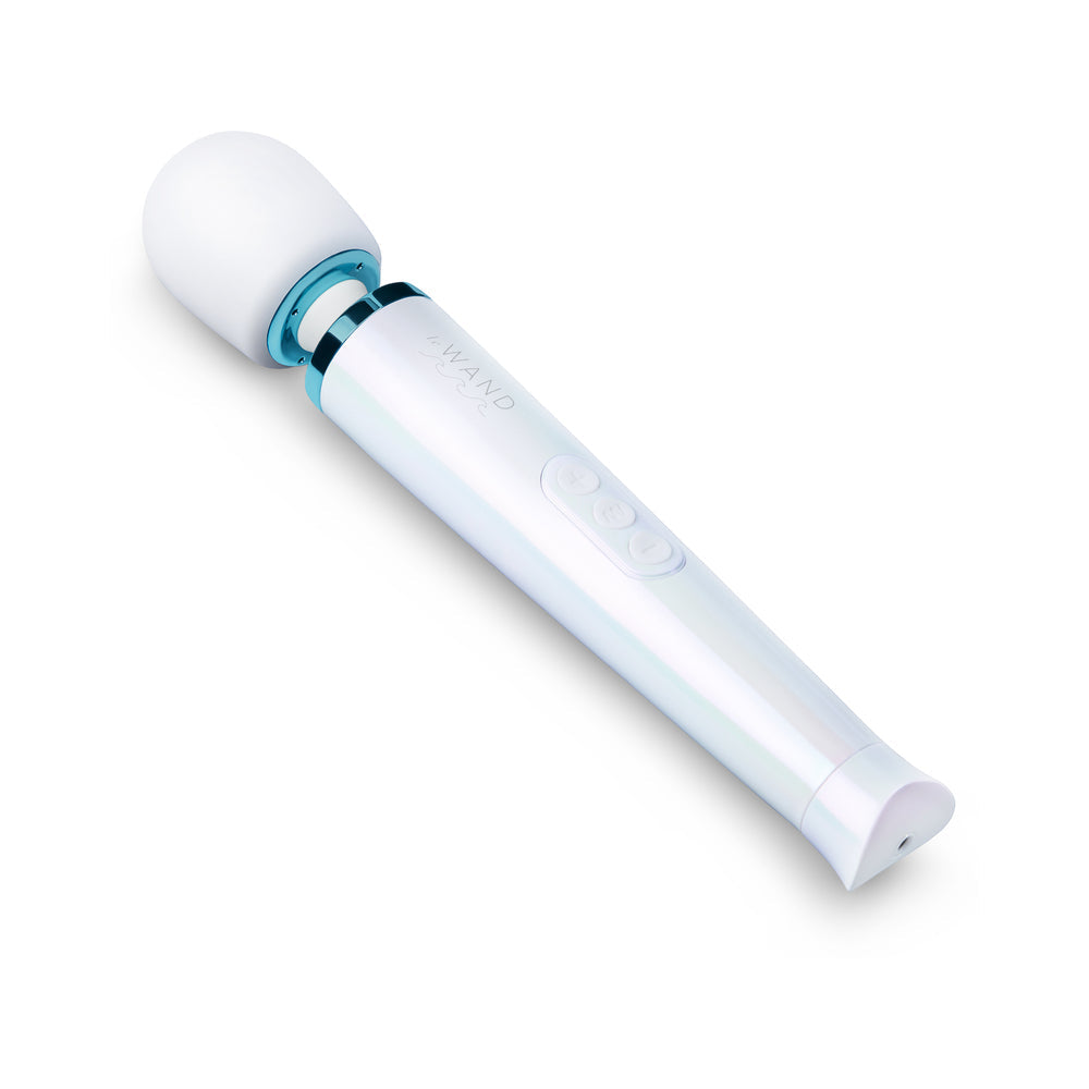 Le Wand Dive Submersible Vibrating Massager Seashell in a sleek design with a waterproof exterior.