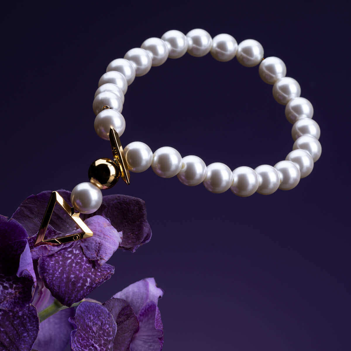 UPKO "Moist Eyes" Pearl Necklace Collar