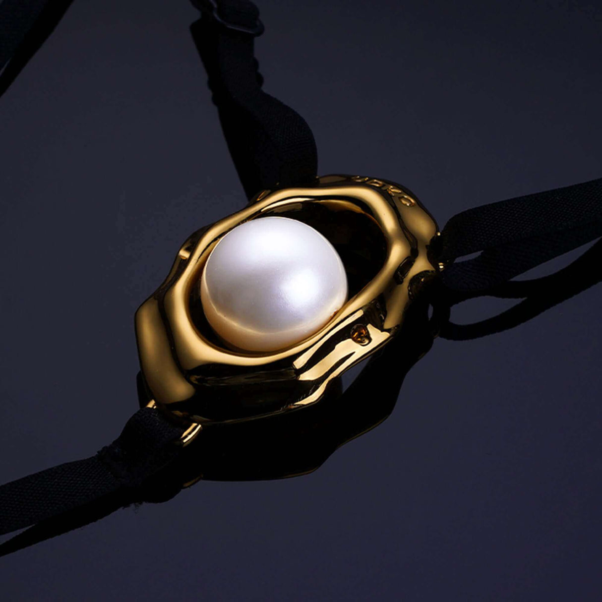 "Moist Eyes" G-string Clitoral Jewelry With Bead Stimulator