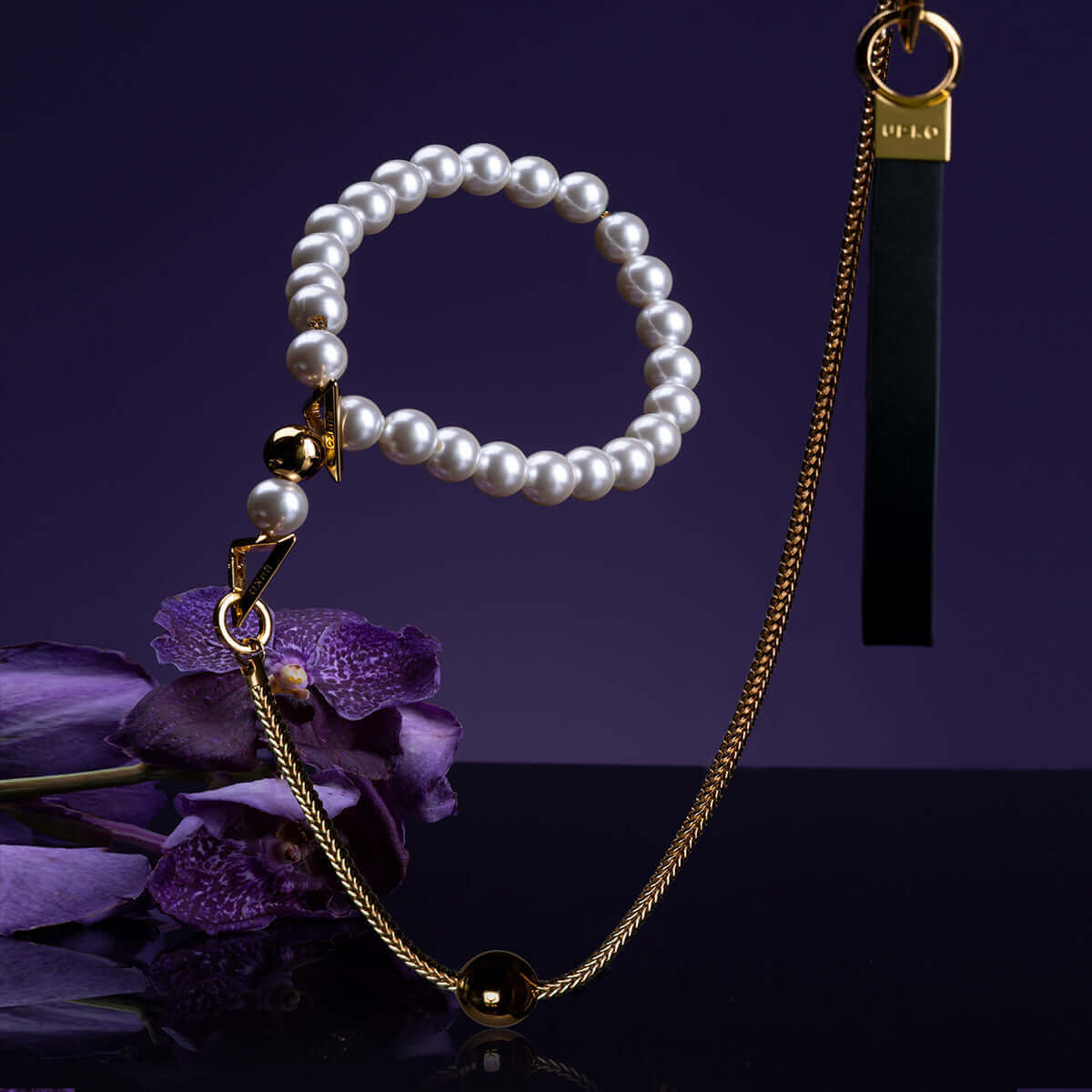 UPKO "Moist Eyes" Pearl Necklace Collar